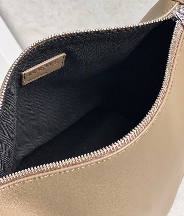 LOEWE 大人気 ロエベ loewe キュービィ クロスボディバッグ