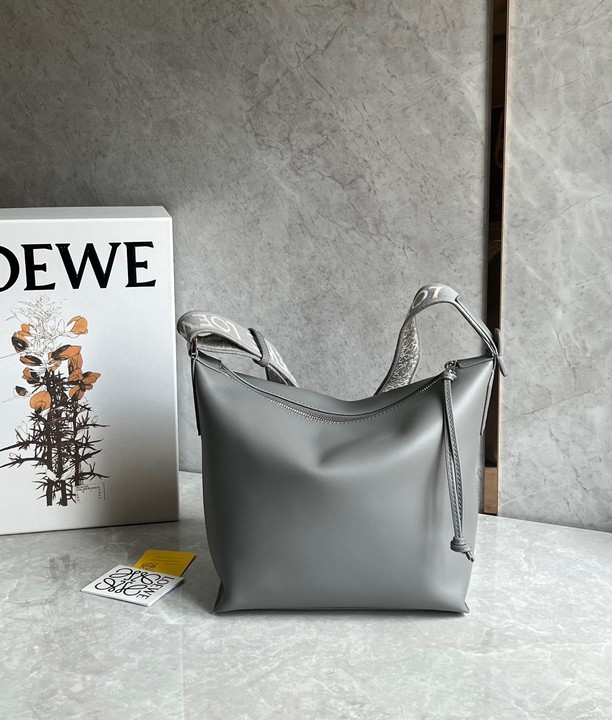 大人気 LOEWE ロエベ loewe キュービィ クロスボディバッグ スモール 