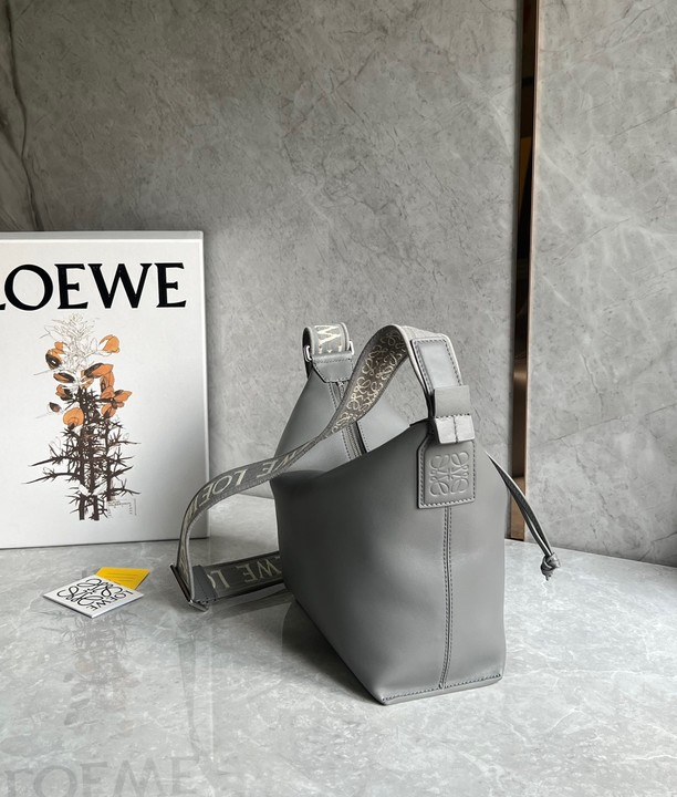 大人気 LOEWE ロエベ loewe キュービィ クロスボディバッグ スモール 