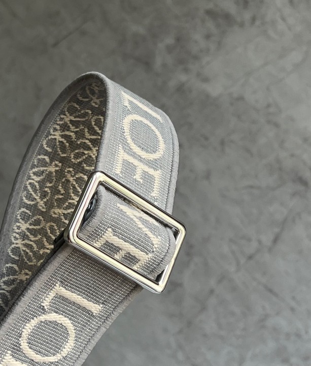 ◆LOEWE◆DICE◆カーフスキン◆クロスボディバッグ◆３色◆ B906Q63X04_1100_1Q.jpg?sw=1200