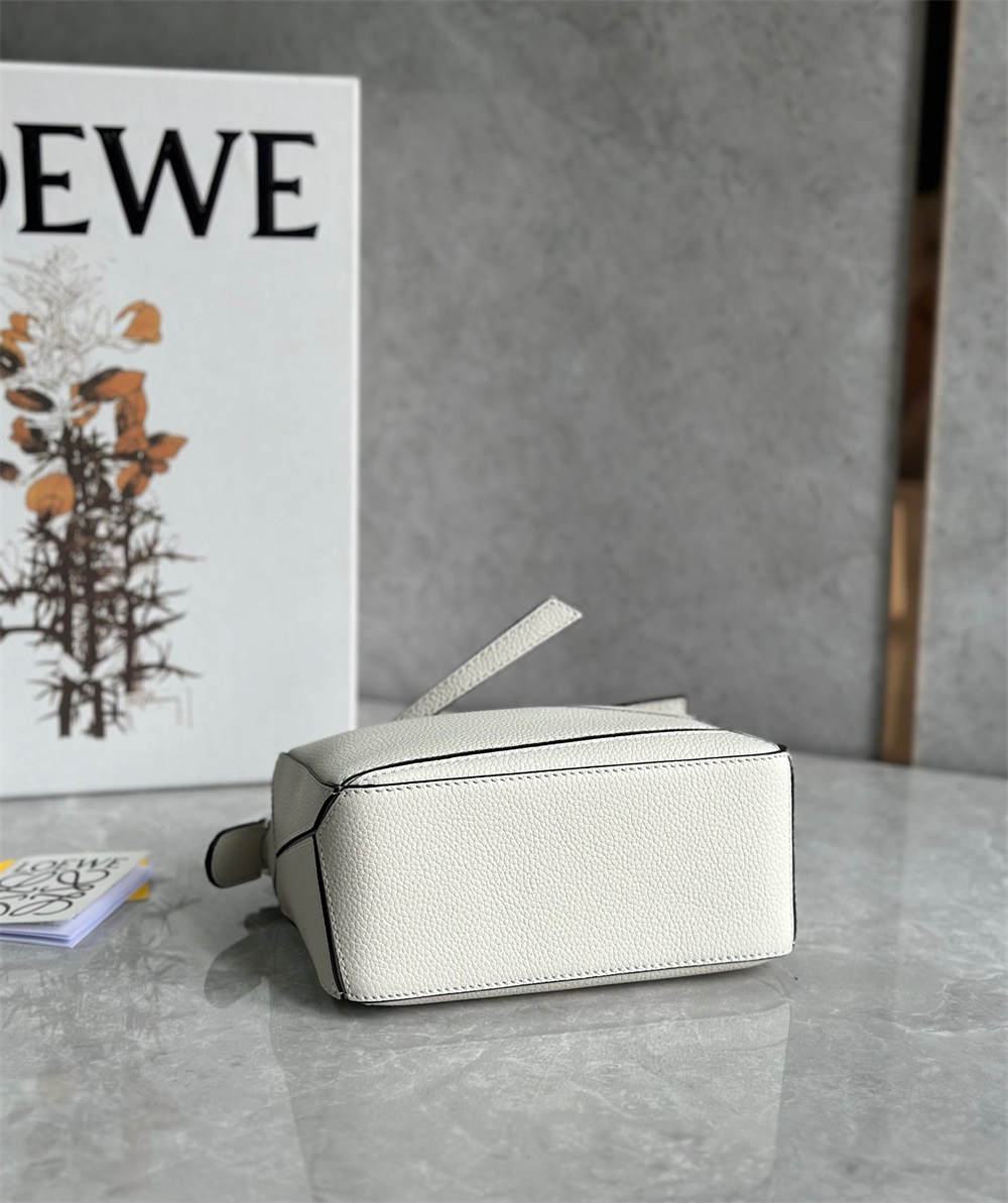 LOEWE ロエベ loewe レザー ショルダーバッグ 大人気 トート