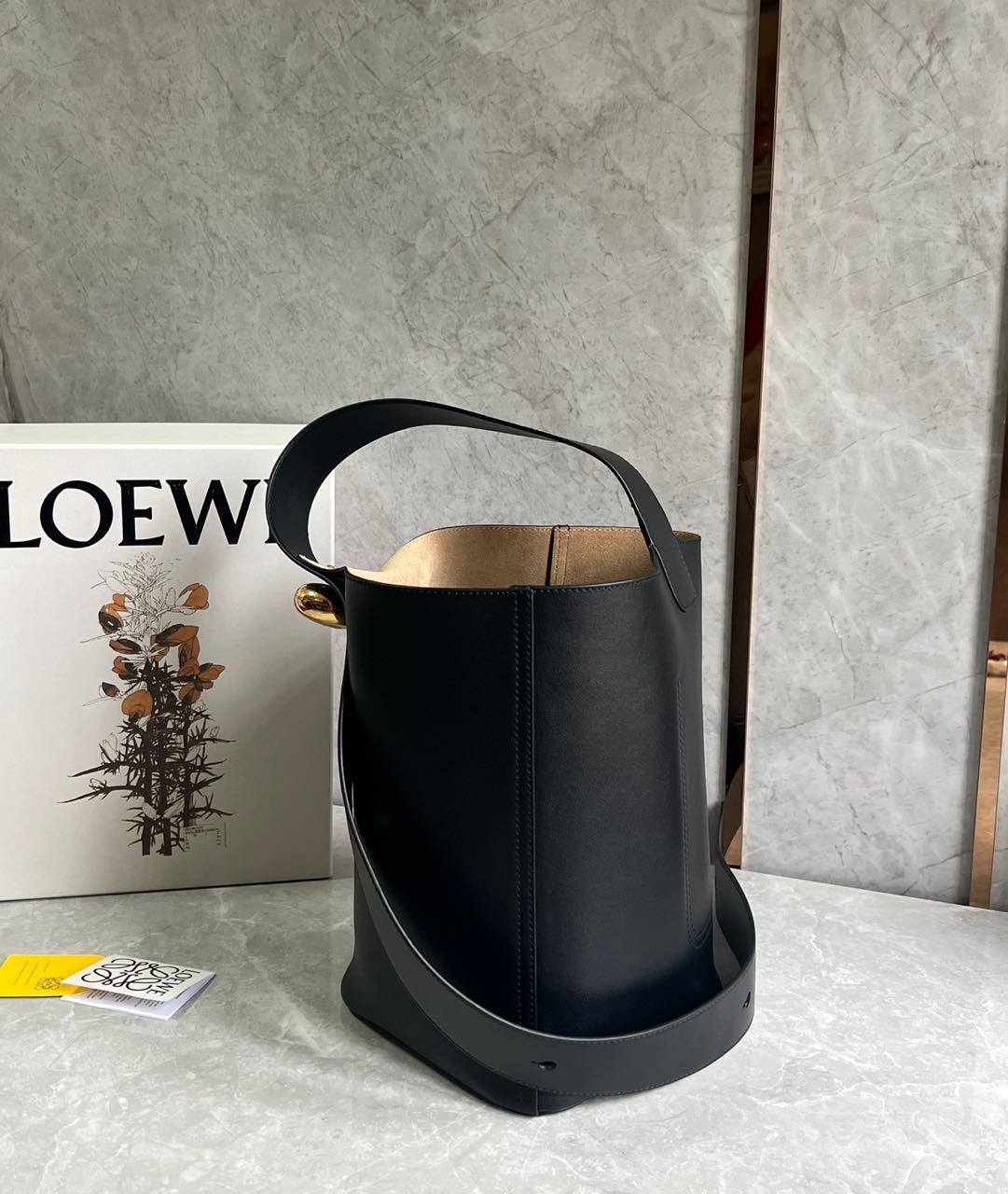 関税送料込★LOEWE*PEBBLE ミディアム バケット バッグ LOEWE 大人気 ロエベ loewe ペブル Pebble バケットバッグ