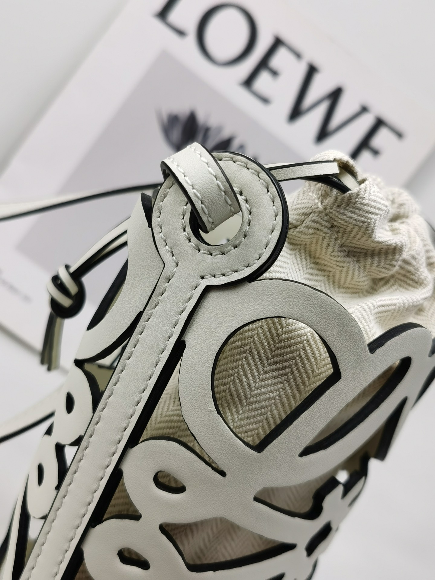 【通常販売・値下げしました！】LOEWE ロエベ　アナグラム　ビジネスバッグ LOEWE Anagram(ロエベ アナグラム) バッグ・カバン(レディース