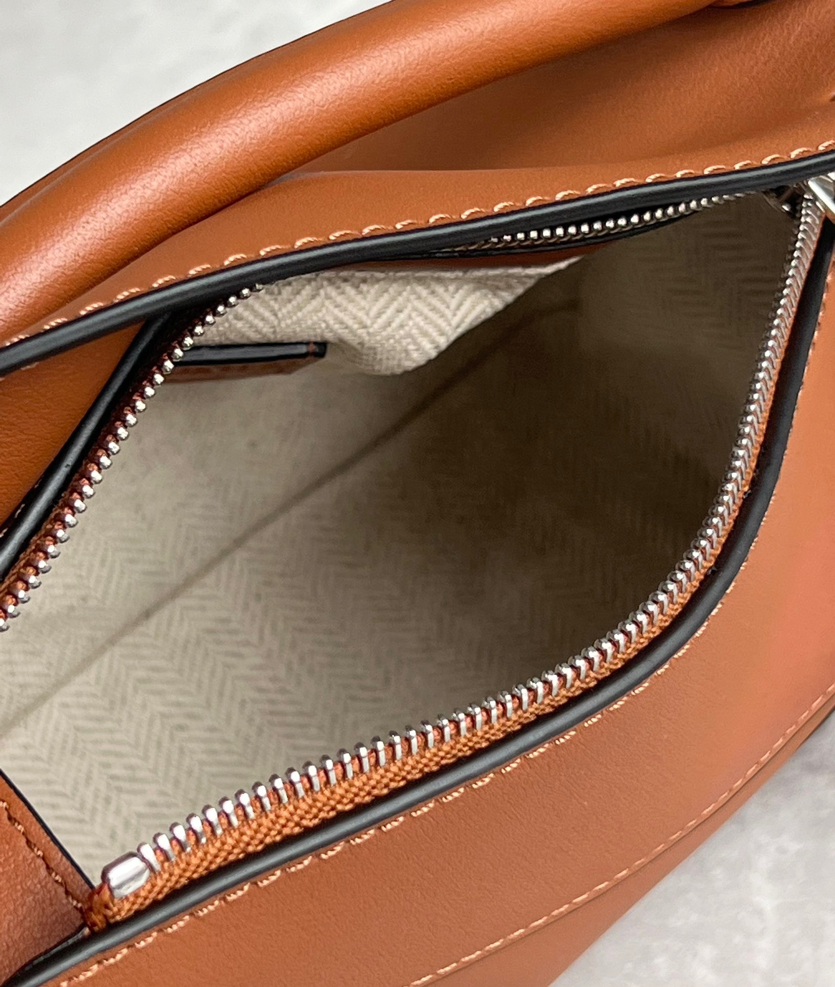 LOEWE ロエベ loewe レザー ショルダーバッグ 大人気 トート