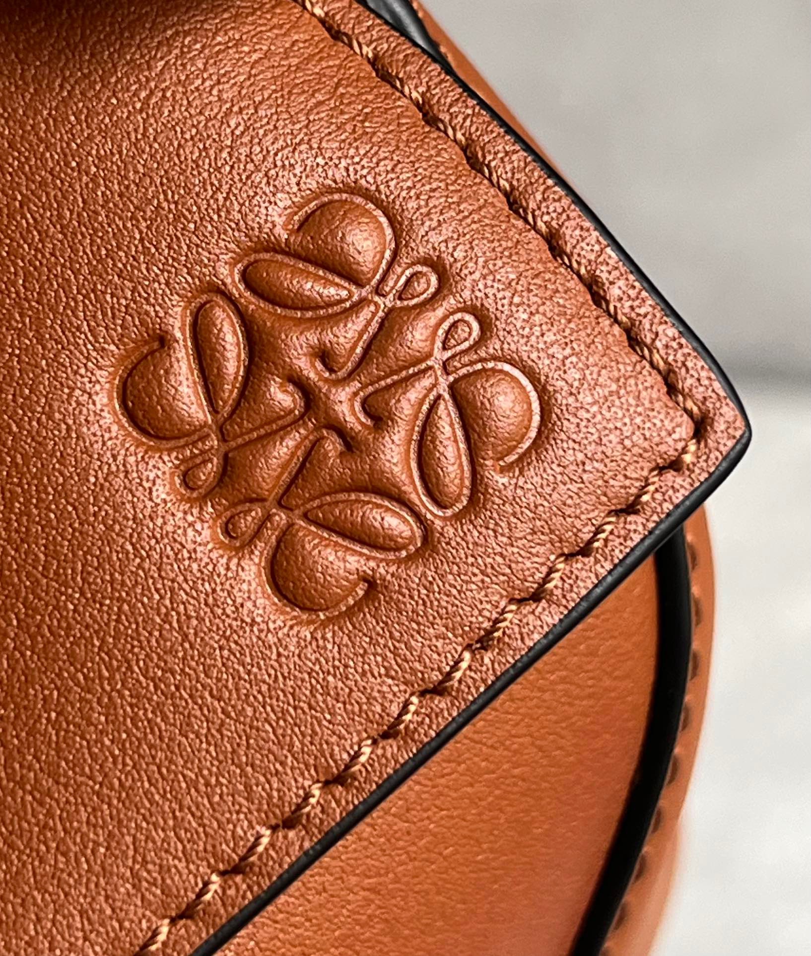 LOEWE ロエベ loewe レザー ショルダーバッグ 大人気 トート LOEWE ロエベ loewe レザー ショルダーバッグ 大人気 トート