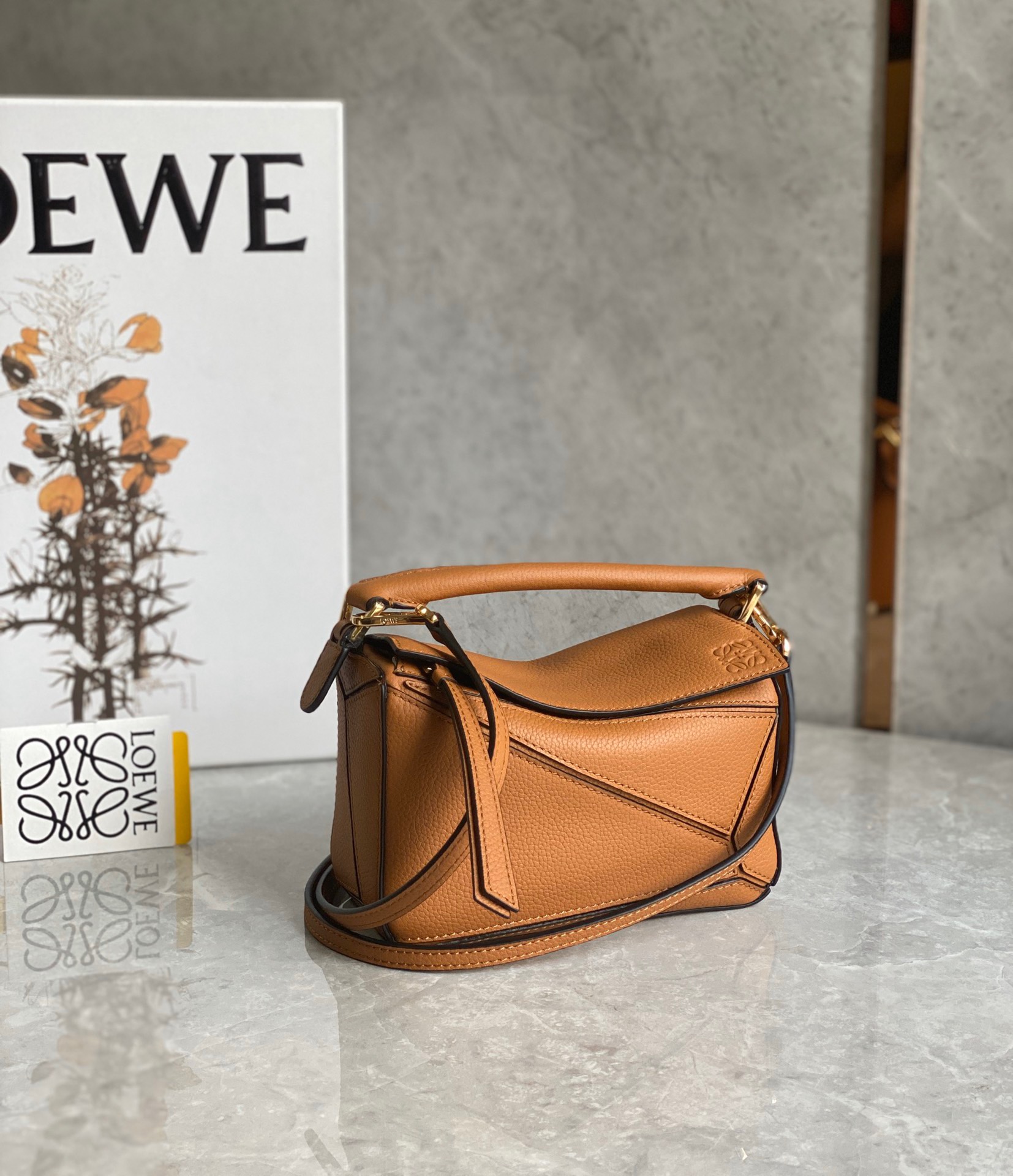 LOEWE ロエベ loewe レザー ショルダーバッグ 大人気 トートバッグ 2WAY ハンドバッグ パズル ミニ PUZZLE 新品 パズルバッグ  ブランド レディース バッグ : miyukigahara-l97 : 御幸ケ原ストア - 通販 - Yahoo!ショッピング