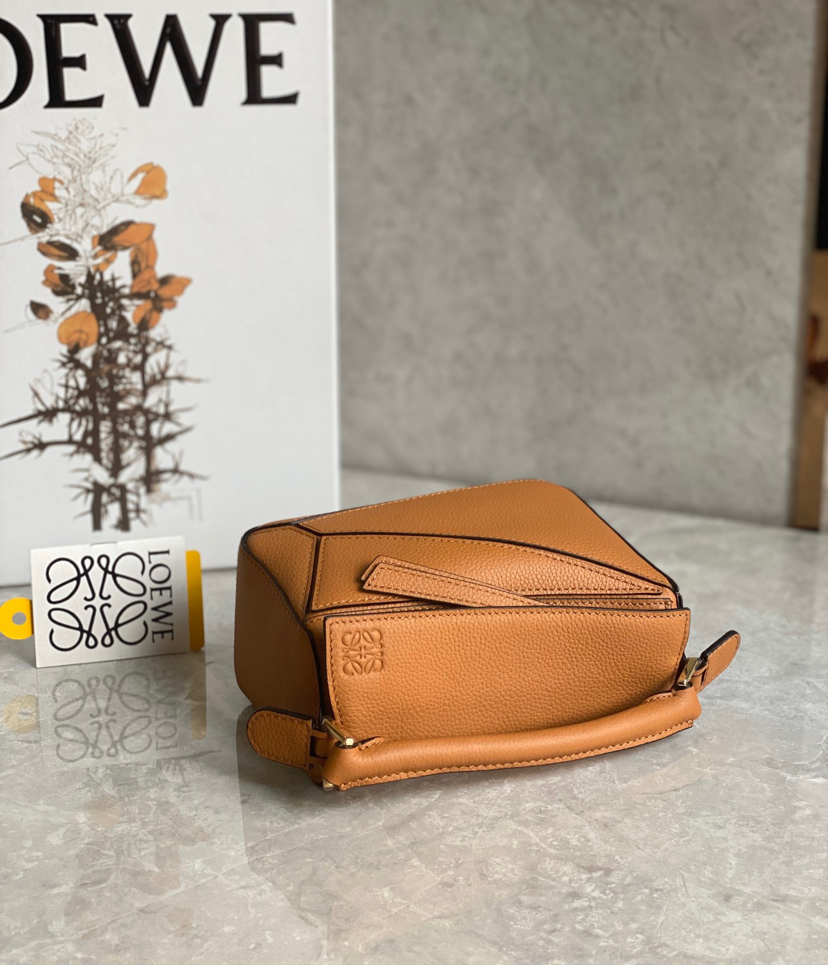LOEWE ロエベ loewe レザー ショルダーバッグ 大人気 トート LOEWE ロエベ loewe レザー ショルダーバッグ 大人気 トート