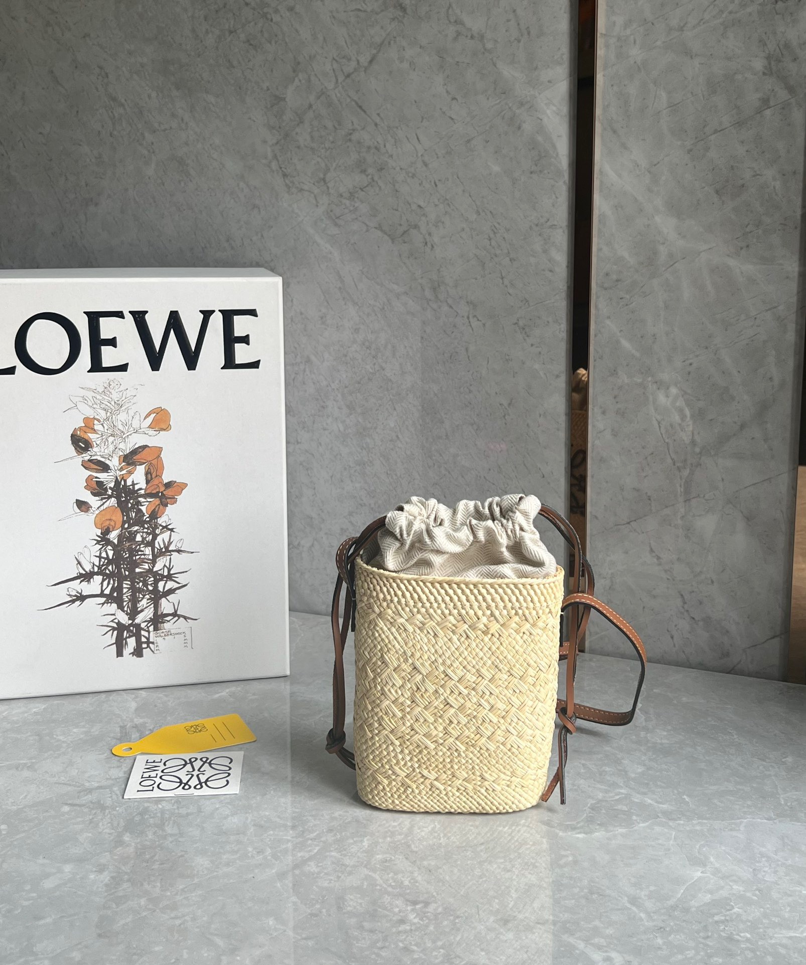 LOEWE ロエベ loewe アナグラム バスケットバッグ (イラカヤシ
