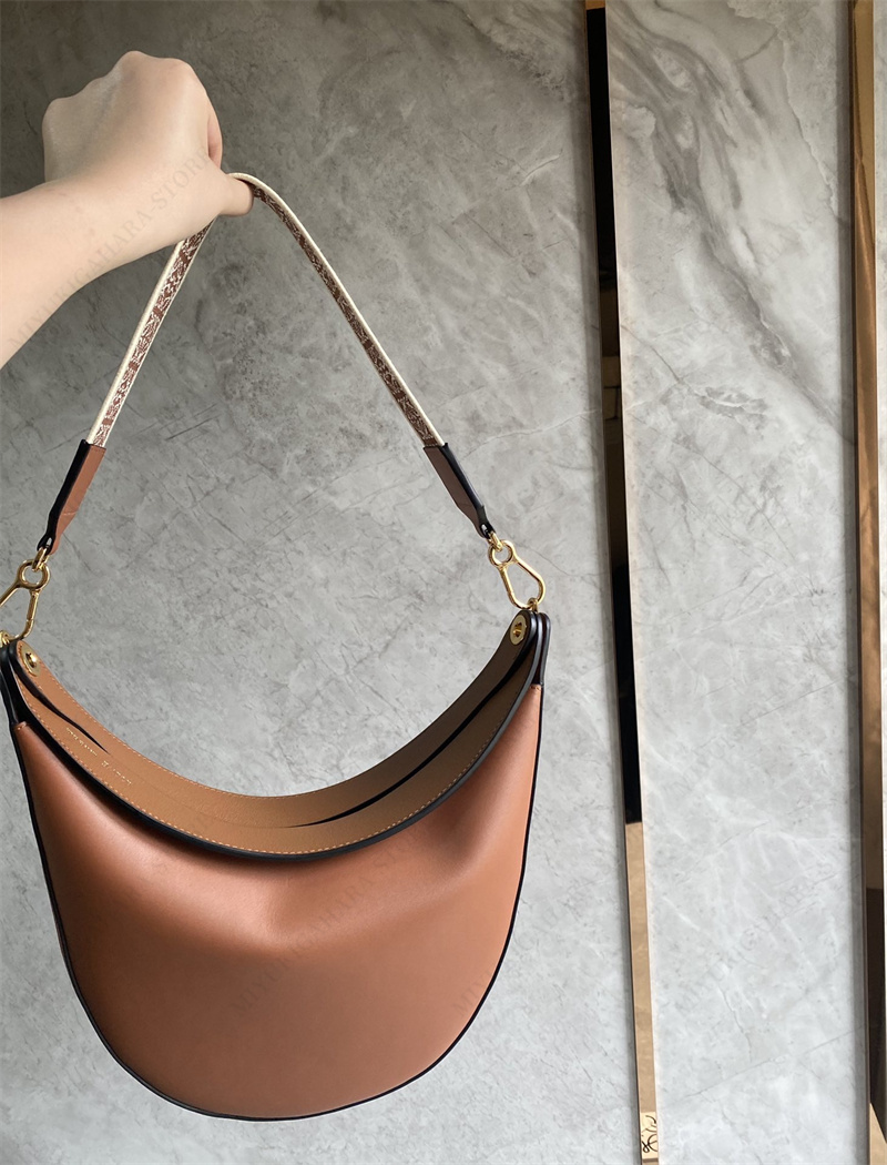 LOEWE ロエベ ホーボーバッグ LUNA ルナ レザー ショルダーバッグ ジャガードロゴ アナグラム 鞄 ショルダー バッグ レディース 送料無料  2022新作 新品 バッグ