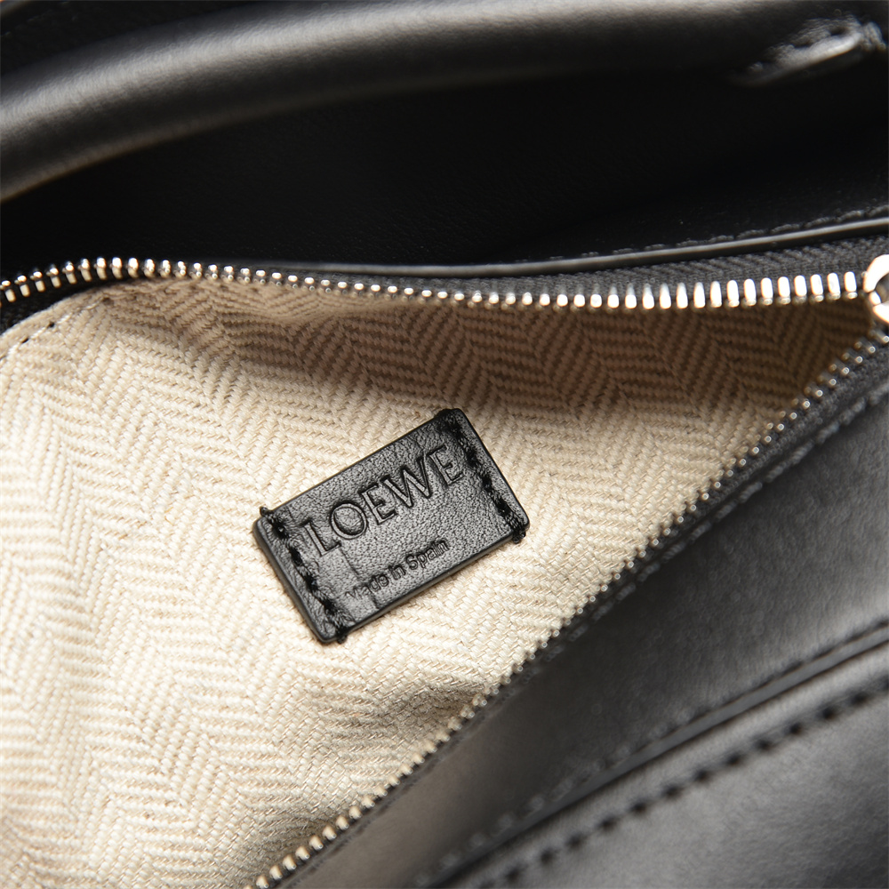 すぐ届く!!LOEWE レザー ミニ クロスショルダーバッグ miyukigahara20.jpg