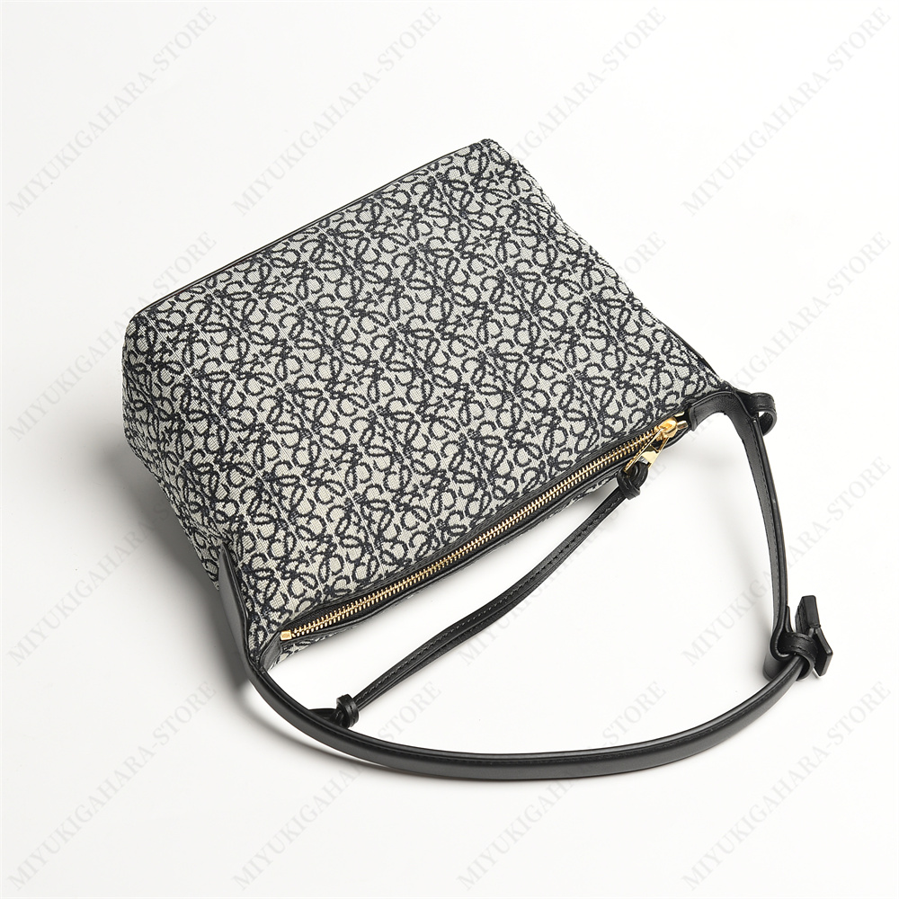 LOEWE ロエベ loewe レザー ハンドバッグ SALE キュービィ S LOEWE ロエベ loewe レザー ハンドバッグ SALE キュービィ S