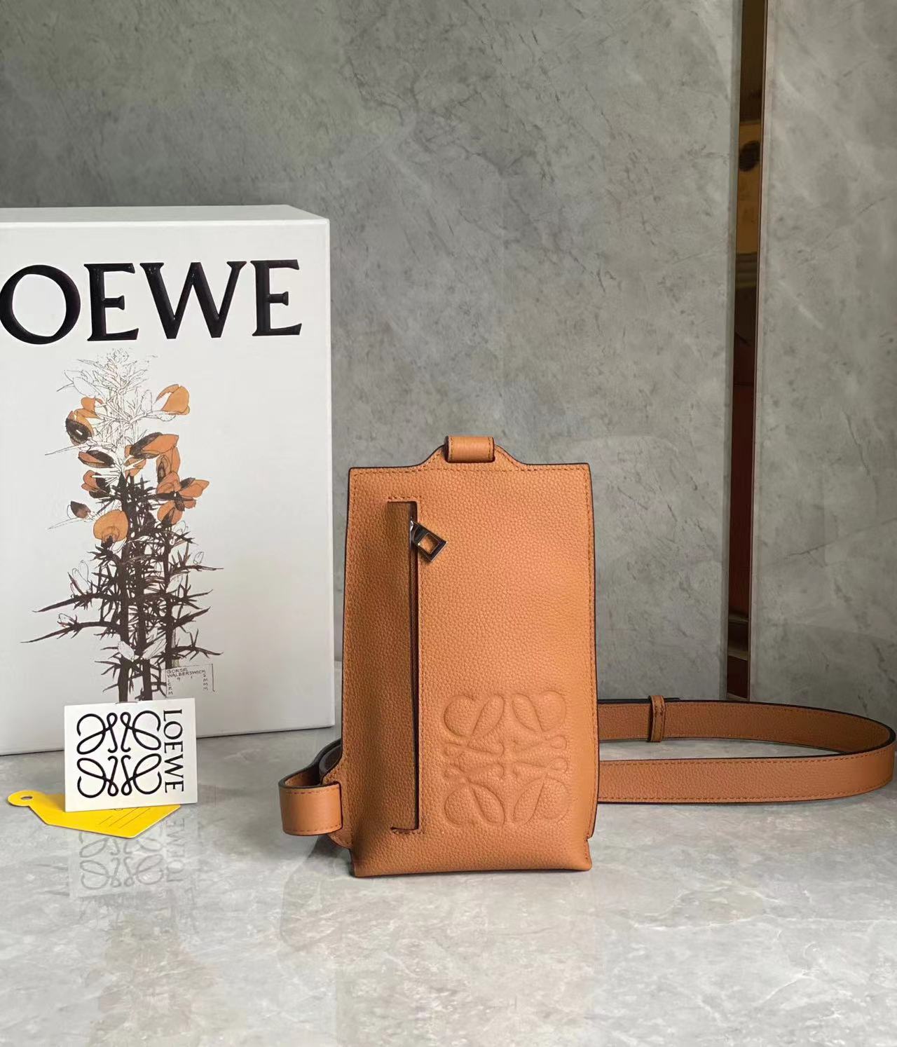 超美品】ロエベ LOEWE バーティカルTポケット ボディバッグ - バッグ