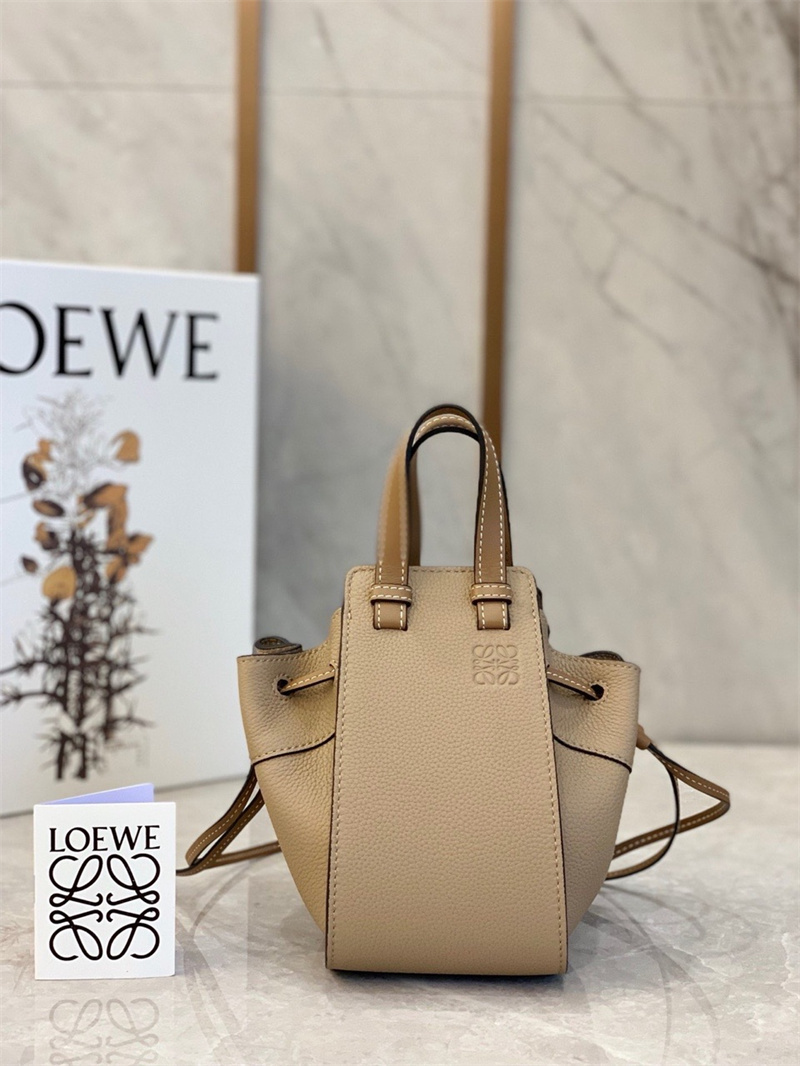 LOEWE ロエベ loewe ハンモック ドローストリングバッグ ミニ クラシックカーフ HAMMOCK BAG MINI サンド ブランド  レディース バッグ 2023新作 : miyukigahara-l25 : 御幸ケ原ストア - 通販 - Yahoo!ショッピング