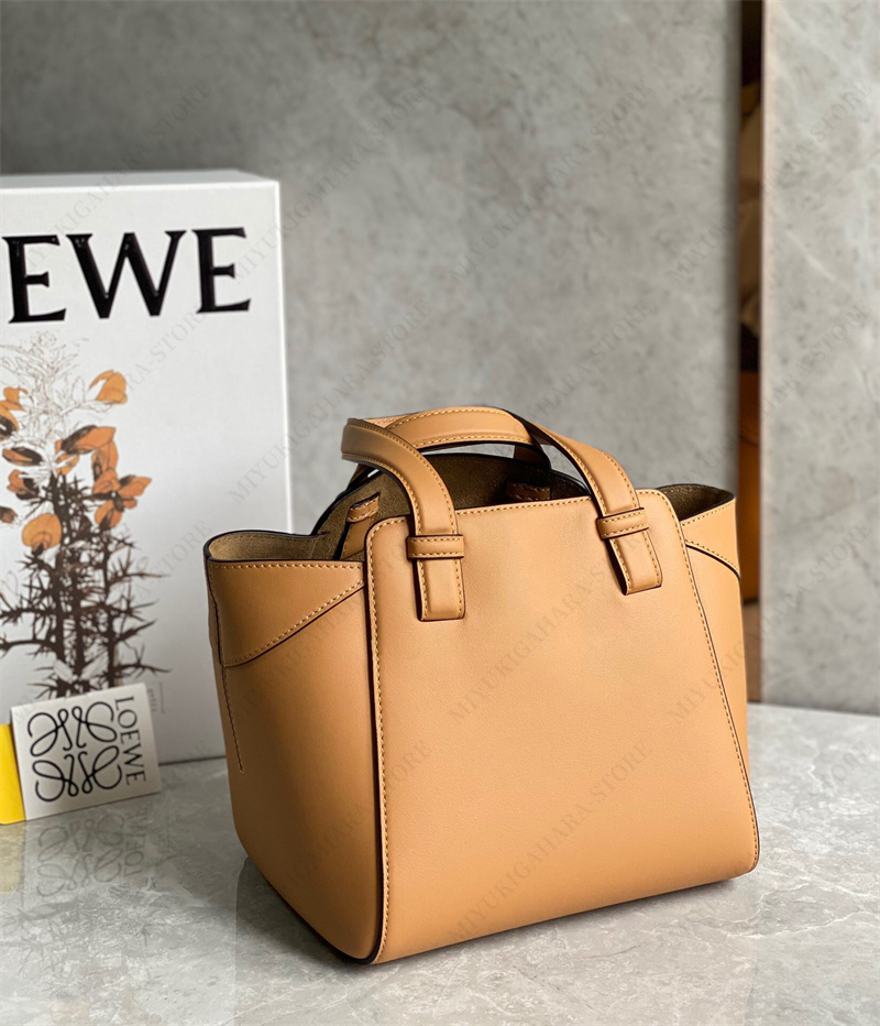 LOEWE ロエベ loewe ショルダーバッグ ハンドバッグ HAMMOCK NUGGET ハンモック ナゲット ショルダー バッグ レディース  送料無料 2022新作 新品 バッグ