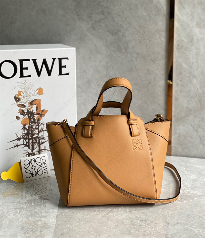 LOEWE ロエベ loewe ショルダーバッグ ハンドバッグ HAMMOCK NUGGET 