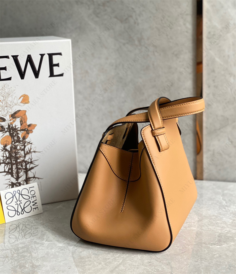 LOEWE ロエベ loewe ショルダーバッグ ハンドバッグ HAMMOCK NUGGET 