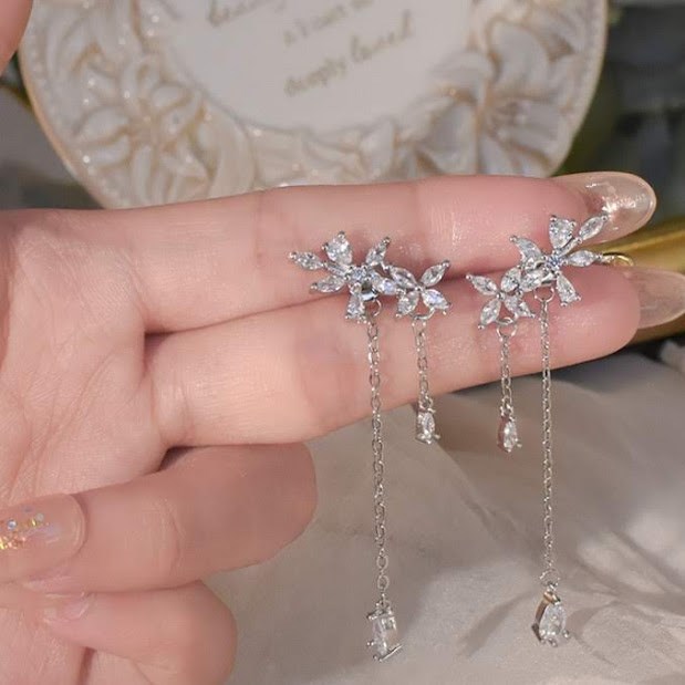 本日まで掲載【新品未使用】BAQLESS シルバー クリスタルピアス ピアス レディース シルバーピアス ロングピアス 2wayピアス