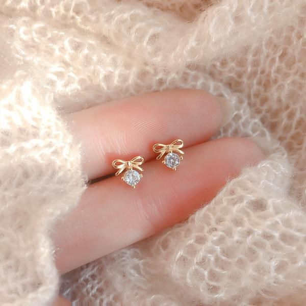 ピアス 小さめ アレルギー対応 レディース シンプル 小さい 小ぶり リボン 蝶々 バタフライ ゴールド おしゃれ かわいい 可愛い オフィス ギフト 関連画像5