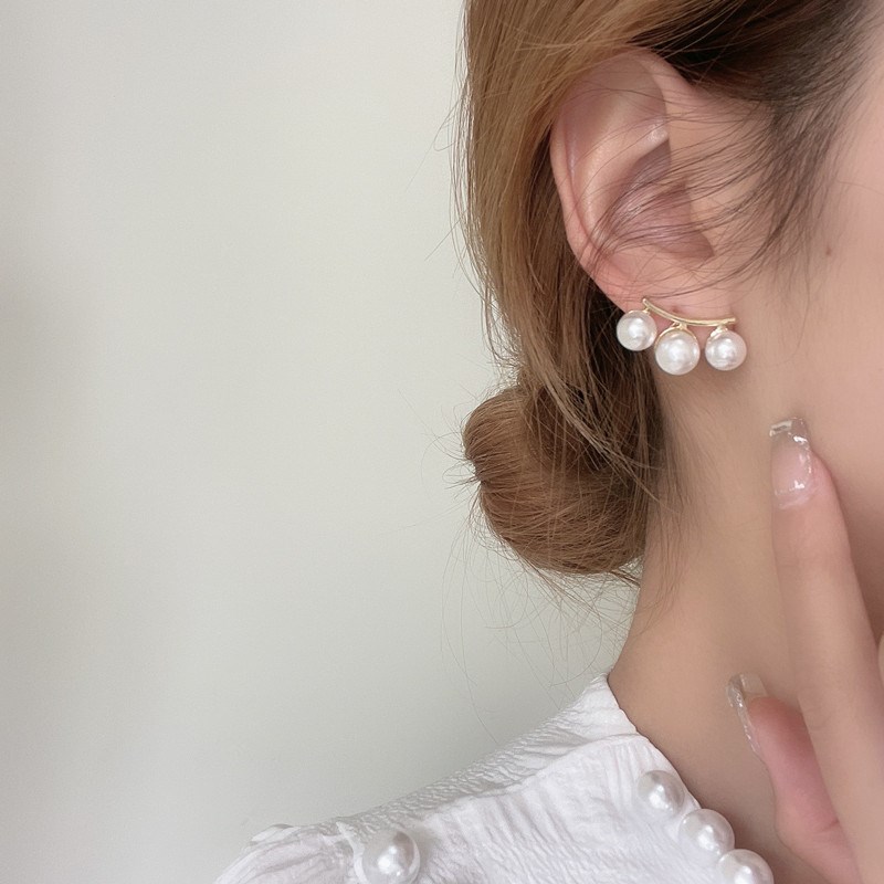 ピアス 大ぶり パールピアス アレルギー対応 パール 3連 イヤリング ゴールドピアス かわいい レディース 普段使い 結婚式 おしゃれ オフィス ギフト 韓国 関連画像2