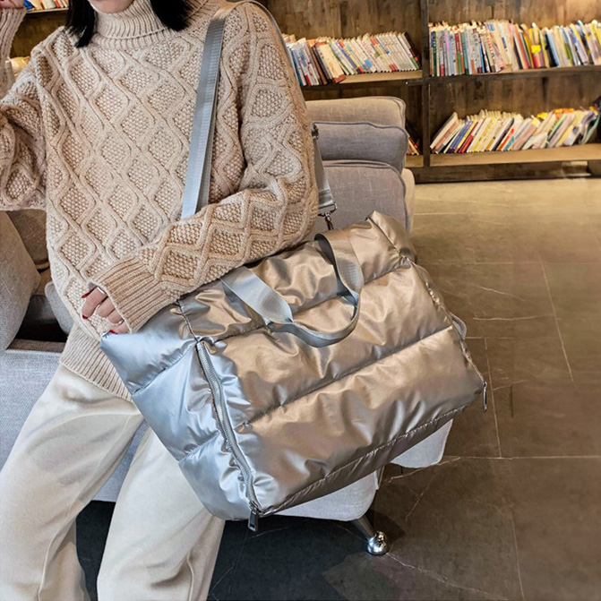Mサイズ／キルティングショルダーバッグ＋ポーチ／silver キルティング トートバッグ A4横 レディース 肩掛け 手持ち 2way