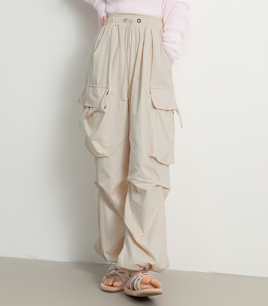 かっこいい✨春用シンプルパンツ✿脚長効果抜群！普段着にも最適 春 9分丈 脚長効果 フレアパンツ ズボン ロング丈 ホワイト