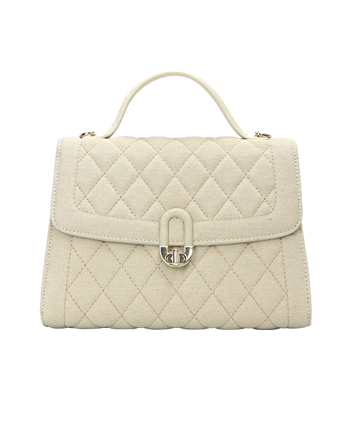 Chanel アイボリー キルティング パーティーバッグ Chanel アイボリー キルティング パーティーバッグ まるでCHANEL