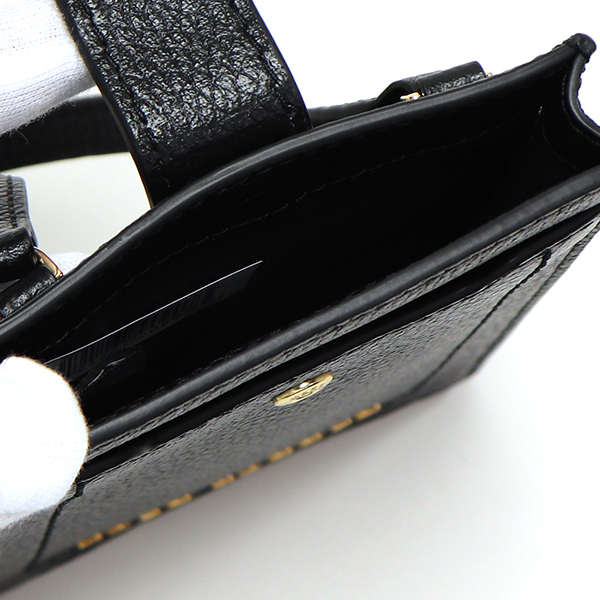 MARC JACOBS レザースマホバッグ　スマホショルダー 国内即発！マークジェイコブス レザー スマホショルダーバッグ (MARC
