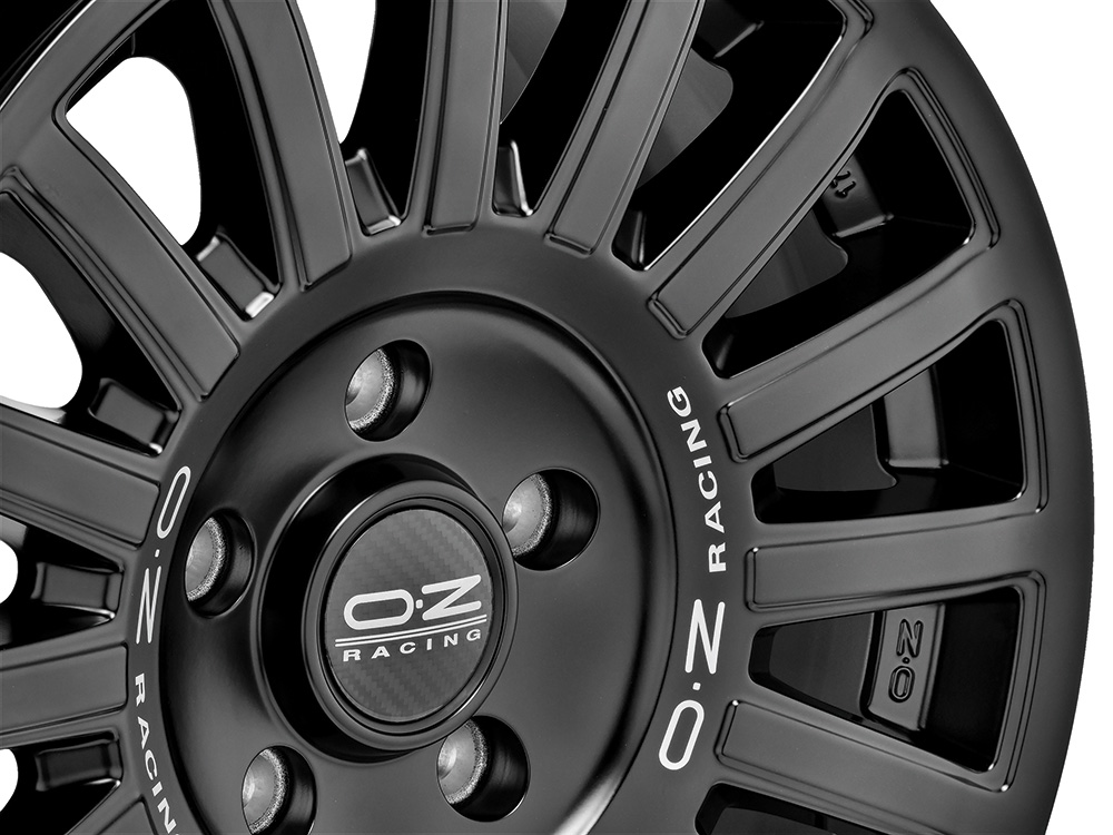 OZ Racing アルミホイール（ホイールデザイン：フィンデザイン