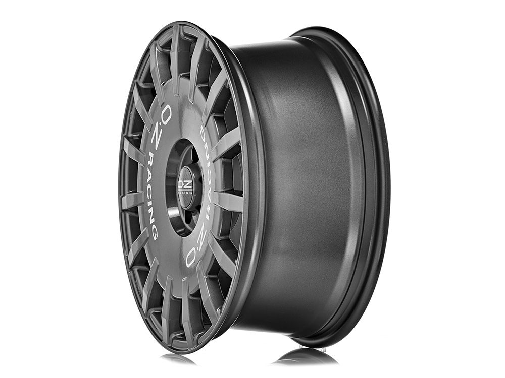 OZ Racing アルミホイール（ホイールデザイン：ディッシュ