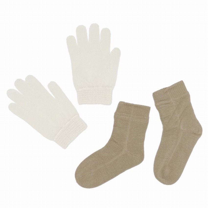 保湿 保湿手袋 手袋 靴下 かかと ハンドケア 手 足 潤い 紫外線 / 手とかかとのしっかり保湿ケ...