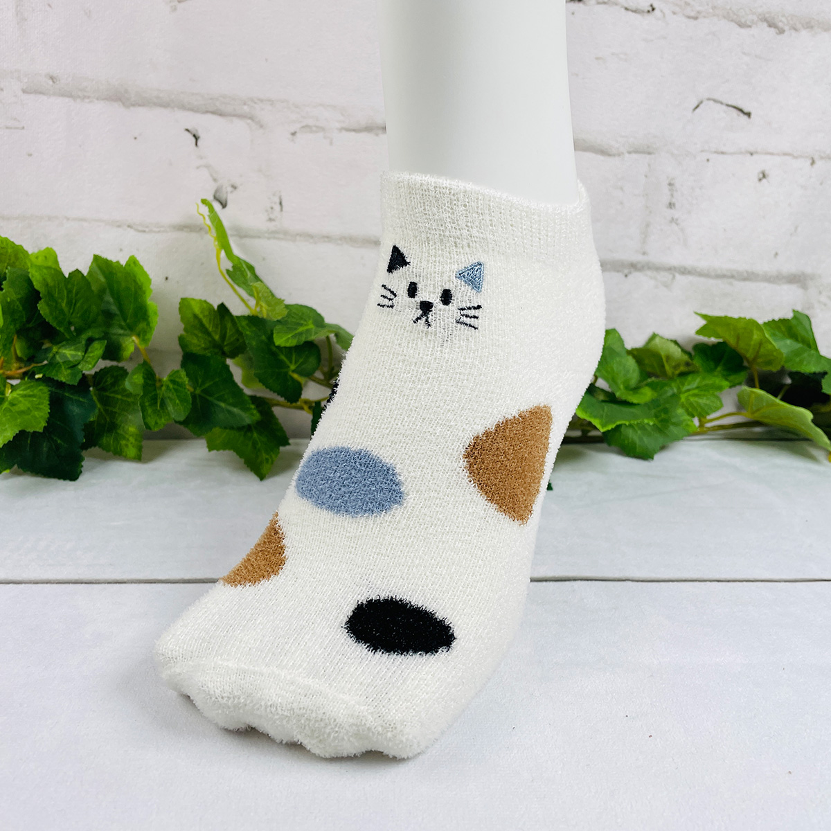 桑メリヤス Curio ぶちねこ刺繍 もこもこ素材 レディースソックス 23