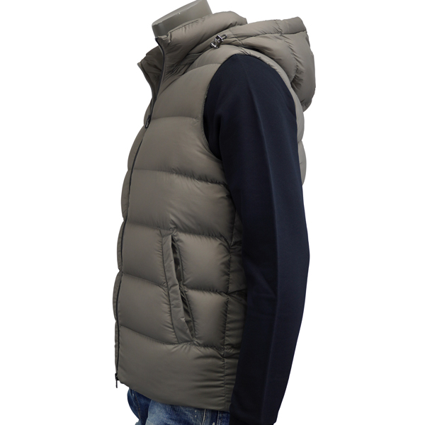 HERNO★新品8万円 ヘルノ プルオーバータイプのダウンベスト グレージュ50 HERNO☆新品8万円 ヘルノ プルオーバータイプのダウンベスト