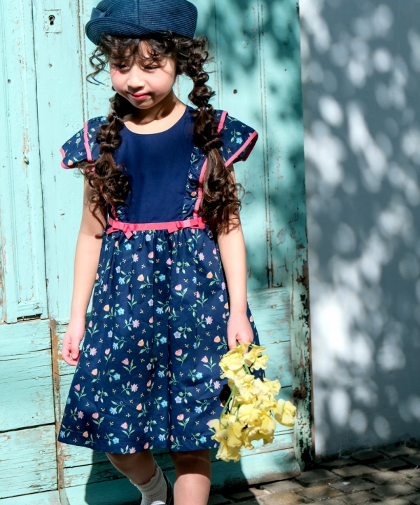むーのんのん 子供服 女の子 ワンピース ジャンパースカート 日本製 夏服 小学生 セミフォーマル リバティプリント使用 花柄 セレモニー ネイビー moononnonの画像