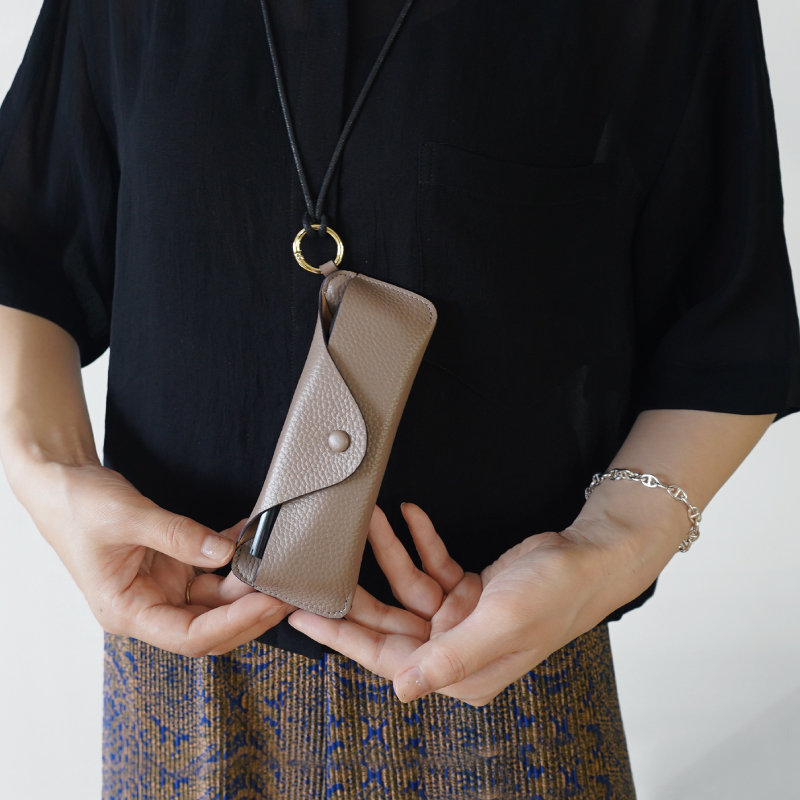 ＼1/3までクーポンで20％off／メガネケース 本革 ストラップ付き サングラス 老眼鏡 眼鏡ケース 使いやすい 30代 40代 50代 ラシエム |  | 05