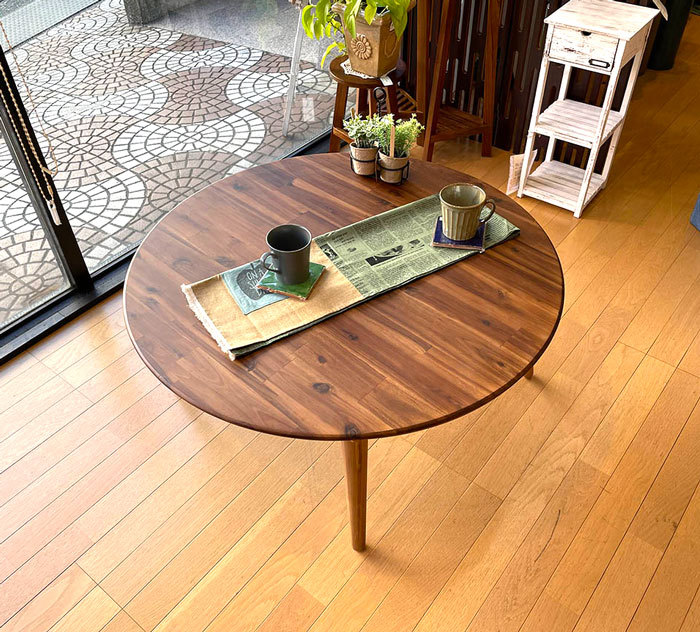 アカシヤ無垢材を使ったシンプルでお買い得な90cm幅円形こたつテーブル
