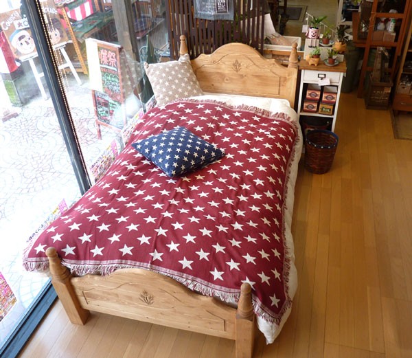 ハンドメイド　カントリー木製家具☆ 60× 50cmベッド　☆お値下げ中です☆ ベッド ダブル 木製 カントリー かわいい 姫系 北欧風 おしゃれ