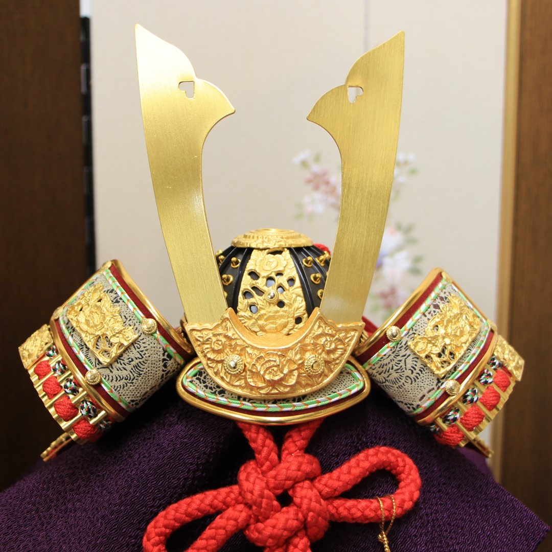 五月人形 6号 純金箔小札之大鍬形兜 片袖二曲屏風 ブラウン 金彩つる巻