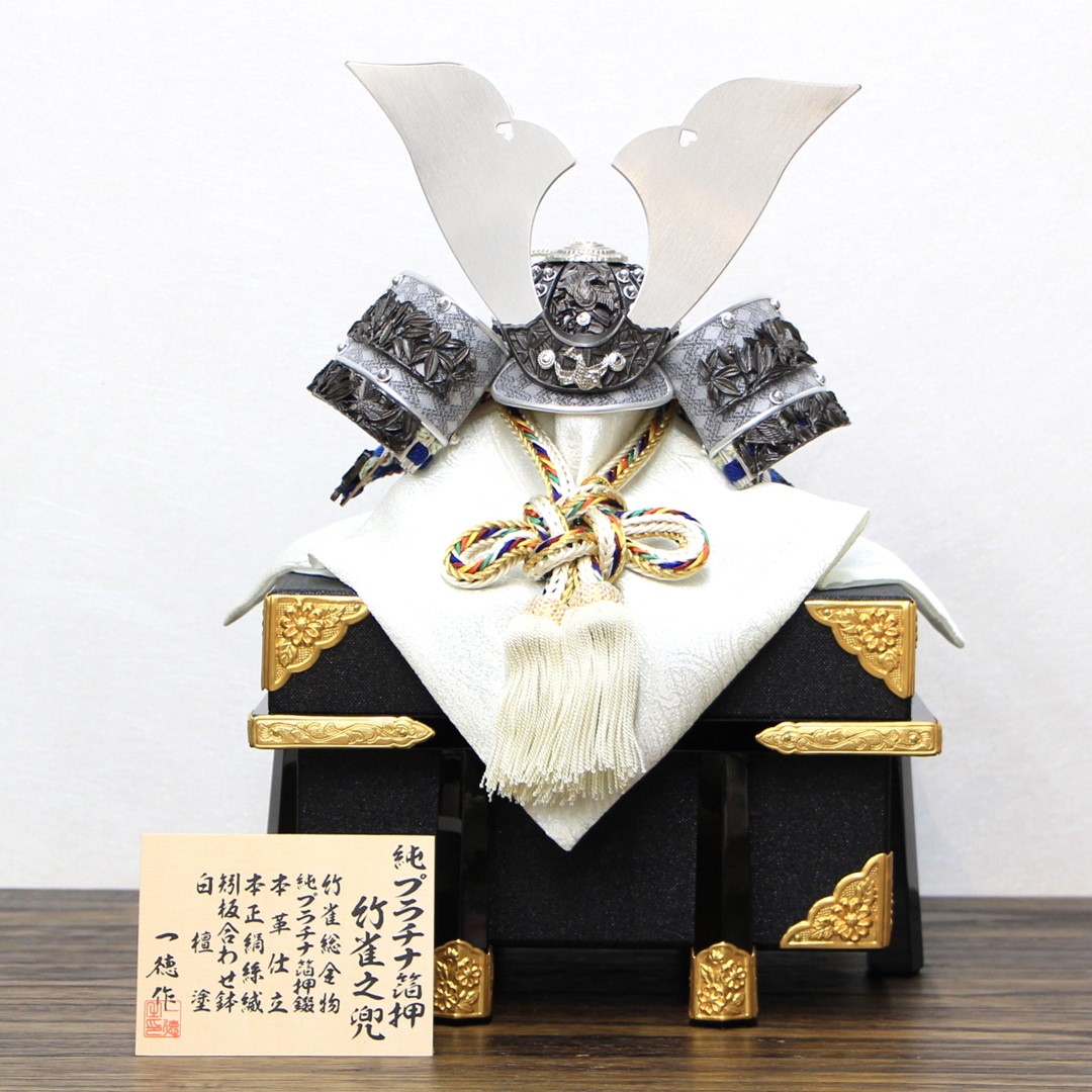 値下げ【五月人形　武将の御兜飾り　櫃付きセット一式】手渡し・引取可 05665308-1.jpg