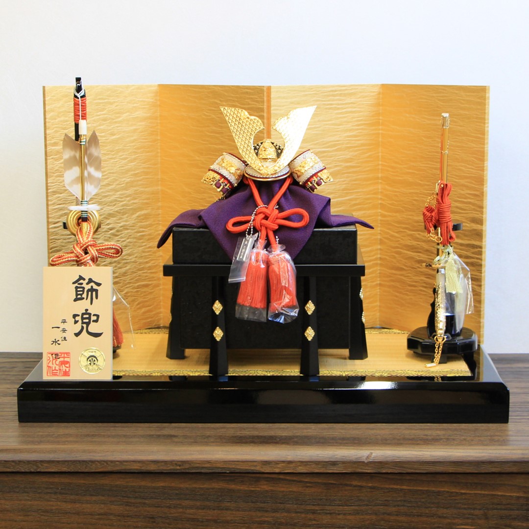 平安住一水作 8号 金小札朱赤糸縅 鳥毛光沢大鍬兜 四曲洋金箔古代絹