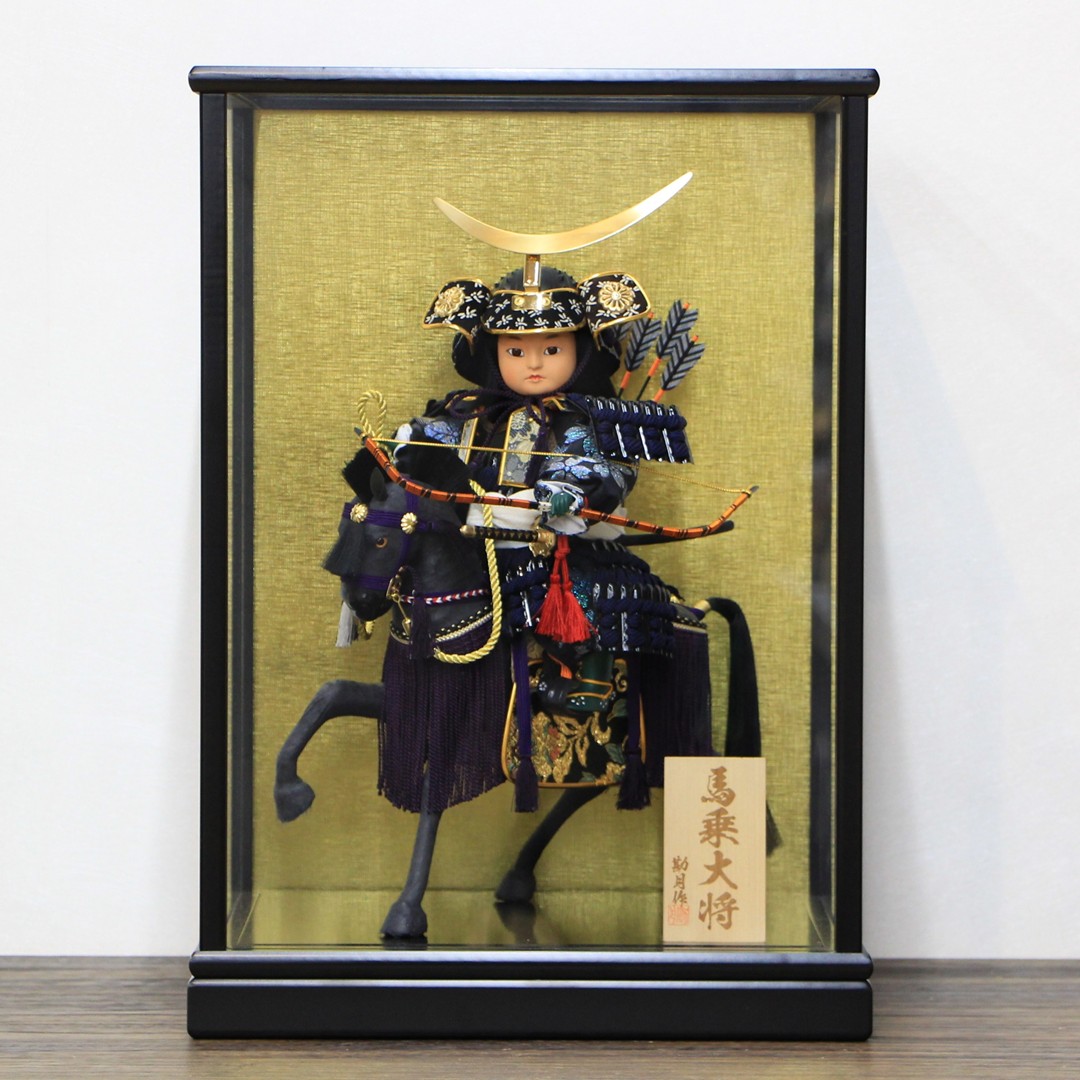 五月人形 名将　伊達政宗　ガラスケース付き 五月人形 3号 伊達政宗公馬乗り大将 黒毛 奉書馬 武将ガラスケース