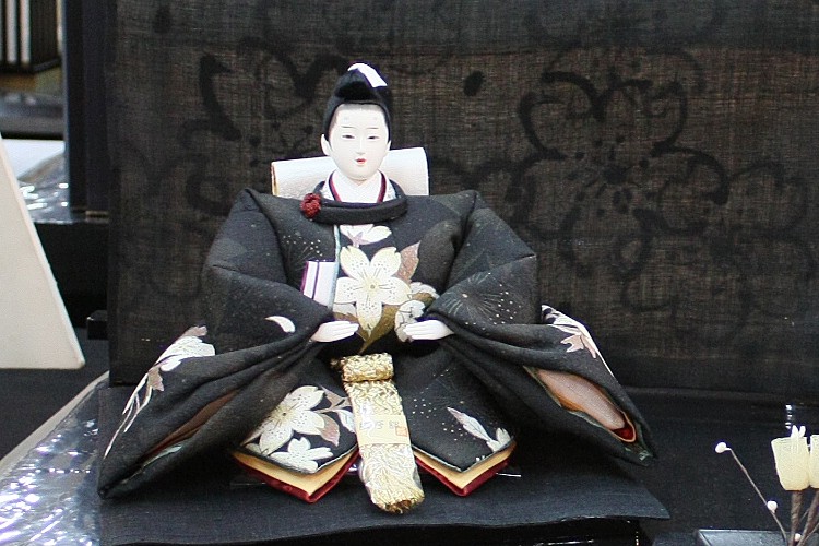 美品　桂由美　伝統的な雛人形 金色の屏風付き　ブランド　ひな人形　高級品 アート&デザイン後藤由香子作 花のワルツ 創作雛人形平飾り : 人形の