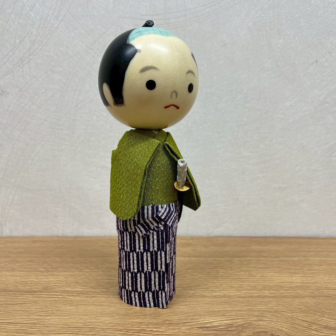 中古 こけし 人形 日本 伝統 木製 BIG Pコレクション　希少　美品　美術品 衣裳こけし若侍 日本のお土産に大人気 日本製 木製 民芸品 伝統工芸品