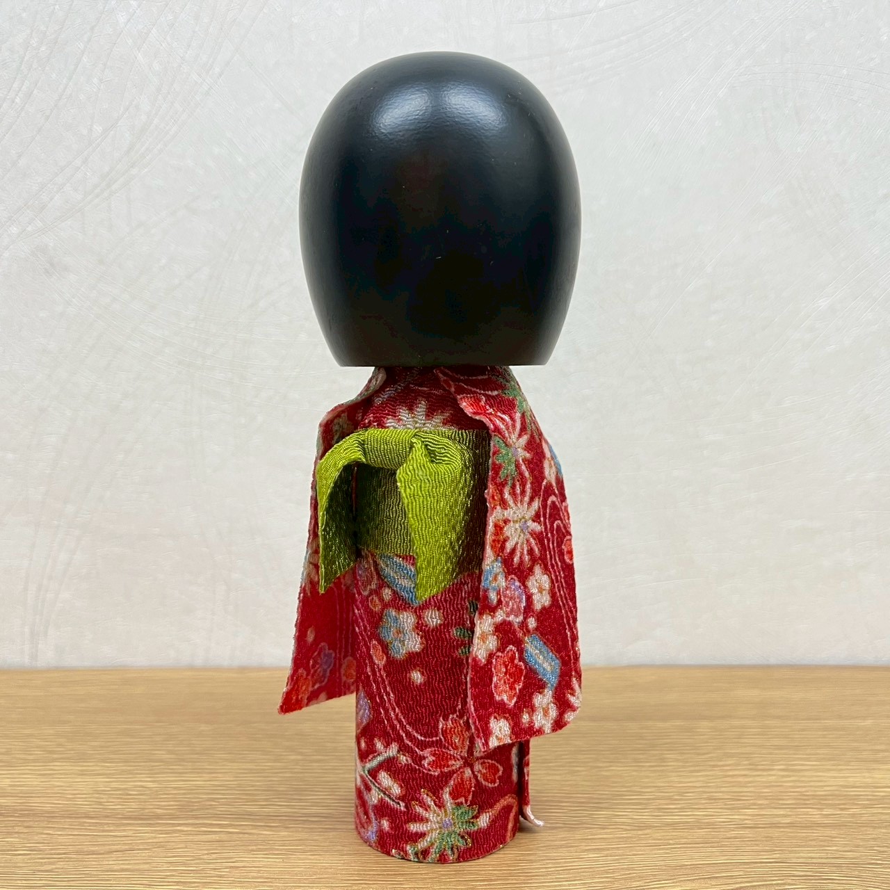 衣裳こけし 笑顔 ピンク衣装 日本のお土産に大人気 日本製 木製 民芸品