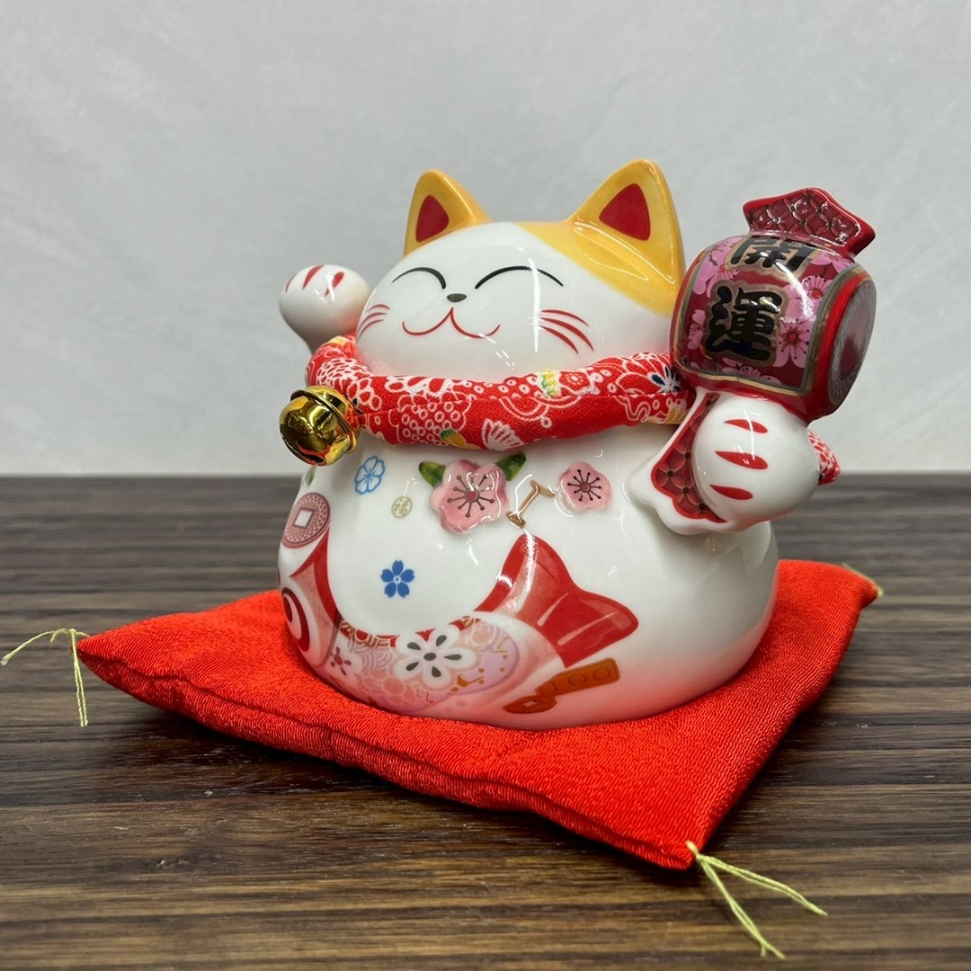 開運小槌招き猫 貯金箱 陶磁器 座布団付き : 人形のモリシゲ - 通販