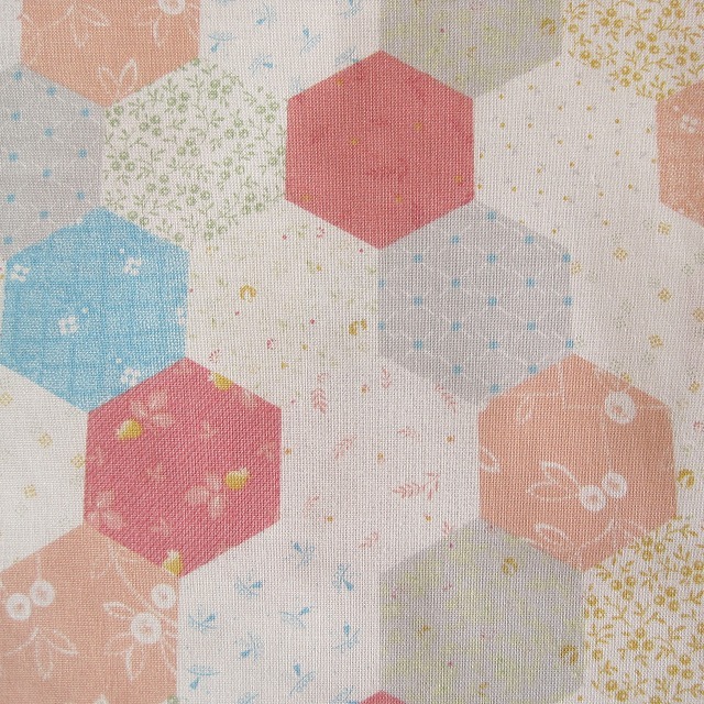 パッチワーク生地 ヘキサゴン柄 ピンク系 綿100％ print13