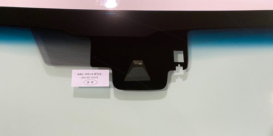トヨタ（TOYOTA） フロントガラス クラウン SDN 210系 4D ボカシ