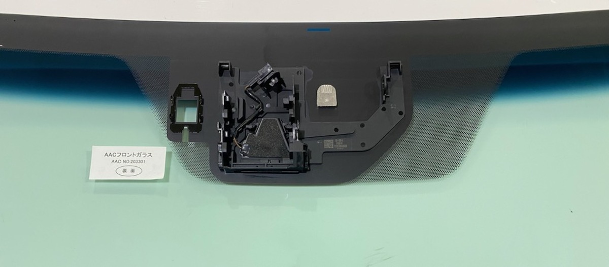 トヨタ（TOYOTA） フロントガラス ランドクルーザー WG 300系 ボカシ