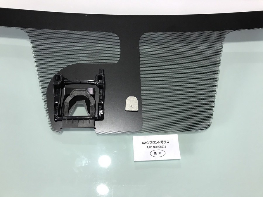 フロントガラス ノート 5D 新品 E12 NE12 フロントガラス ノート 5D ハッチバック 日産 純正品番:※G2700-5WN2B E12系 ボカシ:ブルー 205104