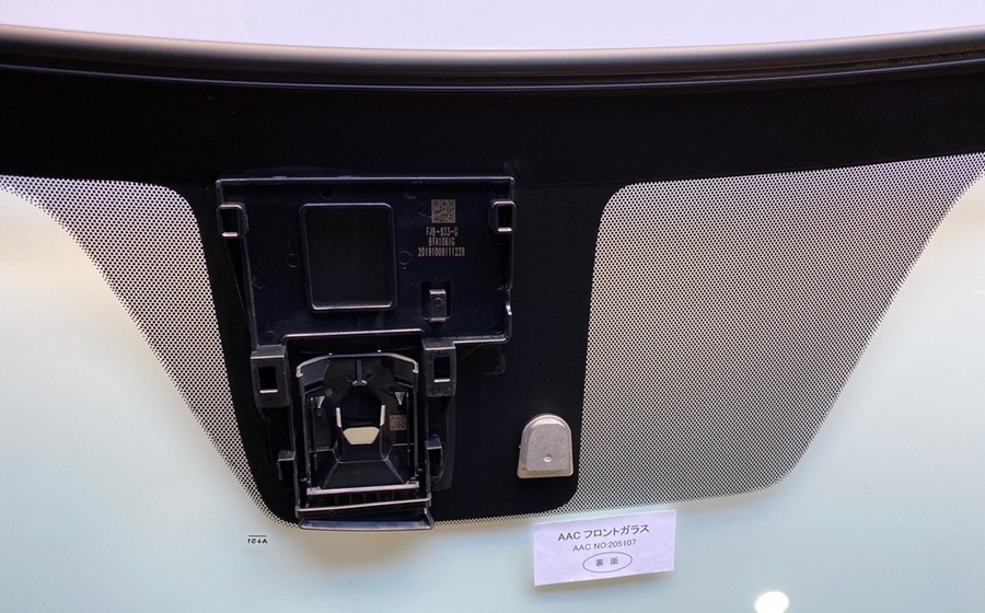 日産（NISSAN） フロントガラス リーフ 5D ハッチバック 純正品番
