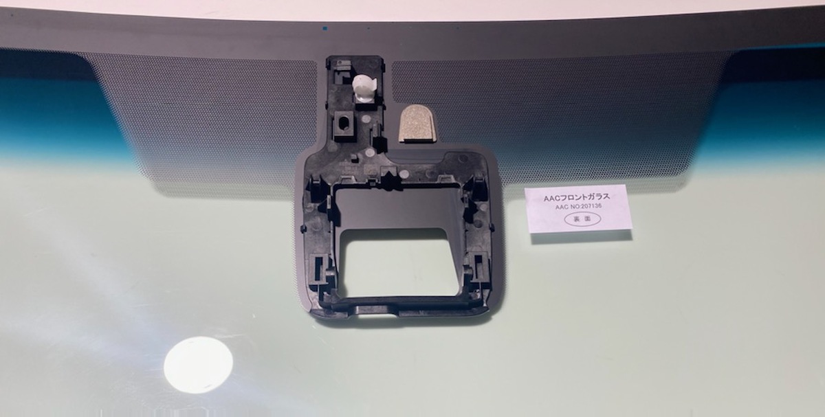三菱（MITSUBISHI） フロントガラス デリカ D:5 5D ワゴン CV系 ボカシ 